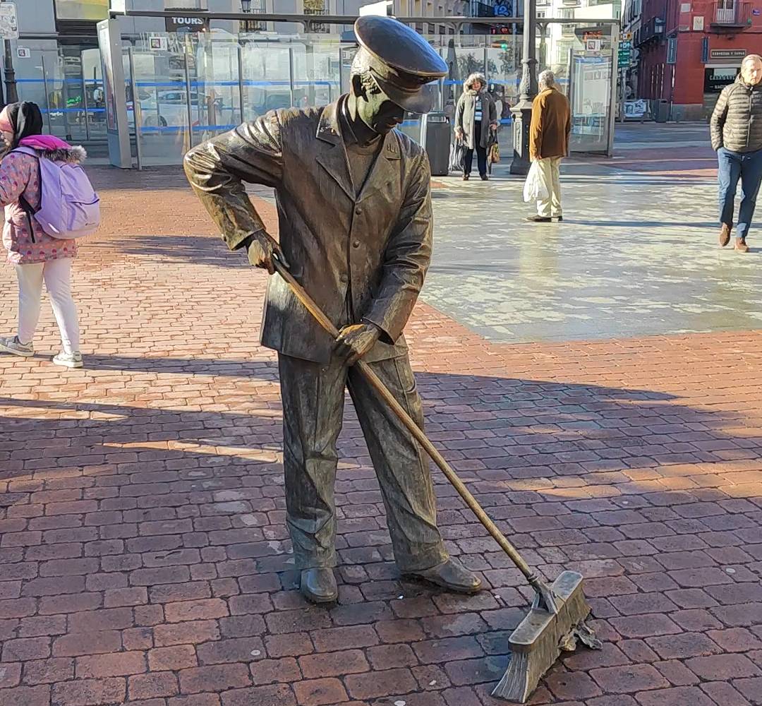 Madrid Street Sweeper Statue